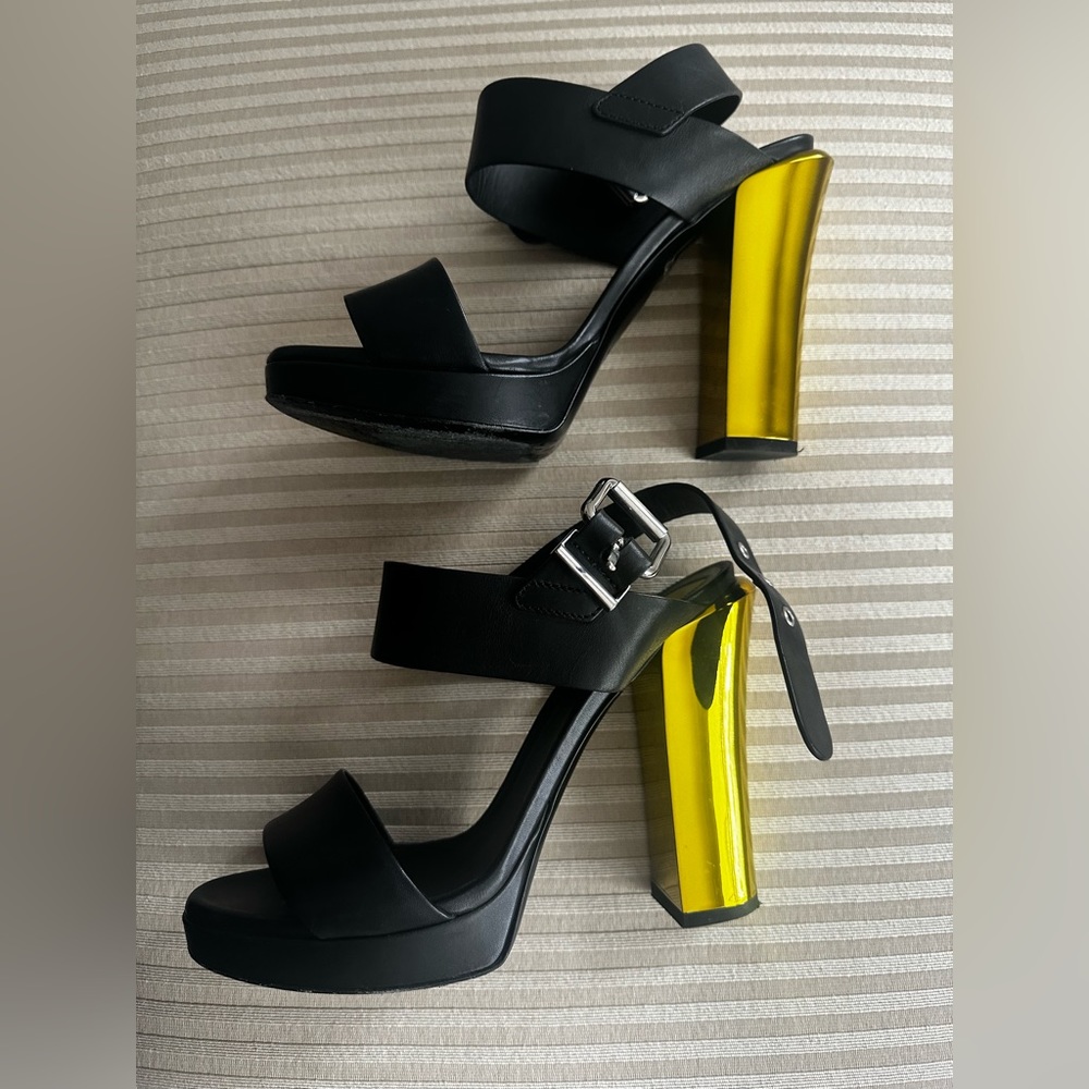 Fendi platform sandal w/ Gold heel- Sz 39